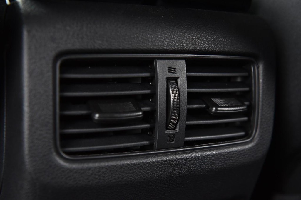 Nissan Rogue Vehicle Image 21