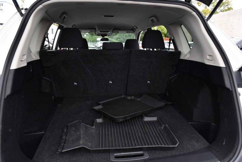 Nissan Rogue Vehicle Image 22