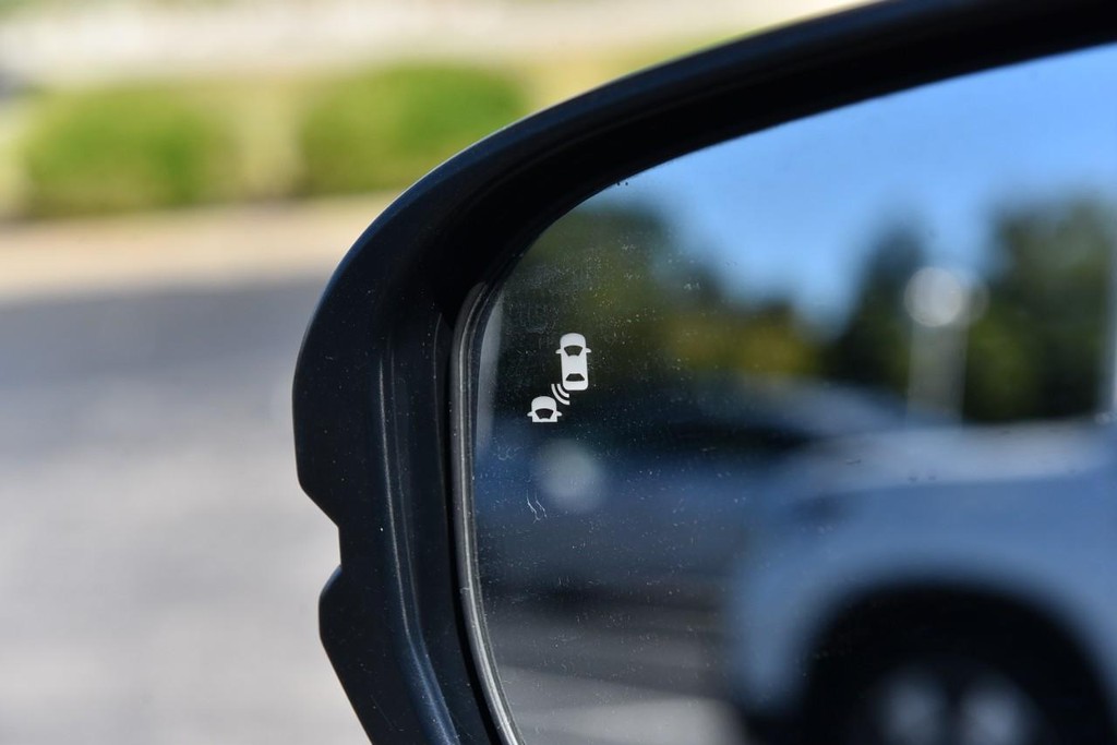 Honda CR-V Vehicle Image 09