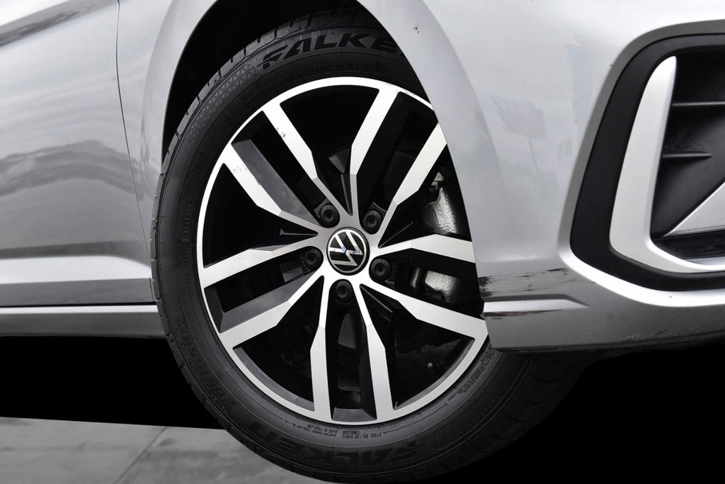 Volkswagen Jetta Vehicle Image 03