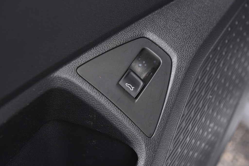 Volkswagen Jetta Vehicle Image 09