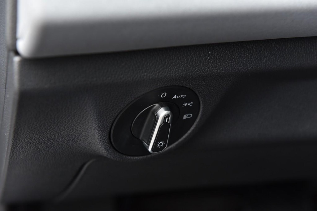 Volkswagen Jetta Vehicle Image 11