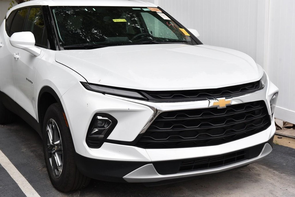 Chevrolet Blazer Vehicle Full-screen Gallery Image 02
