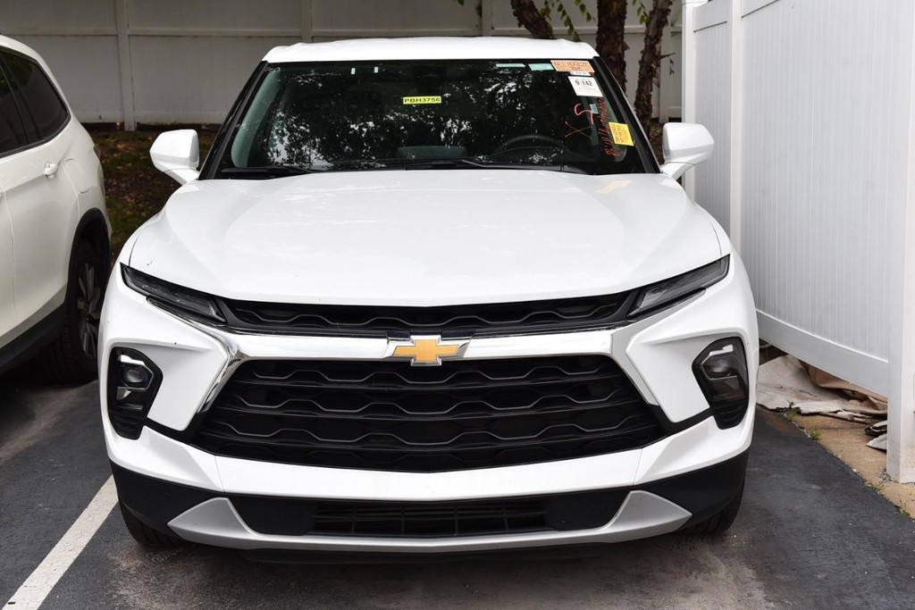 Chevrolet Blazer Vehicle Full-screen Gallery Image 03