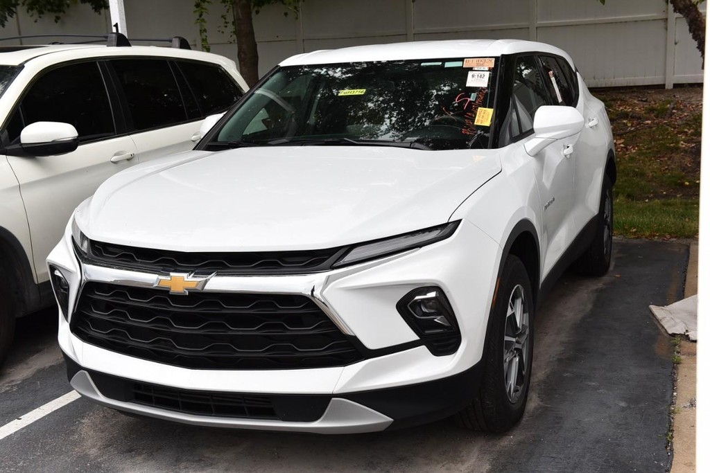 Chevrolet Blazer Vehicle Full-screen Gallery Image 04
