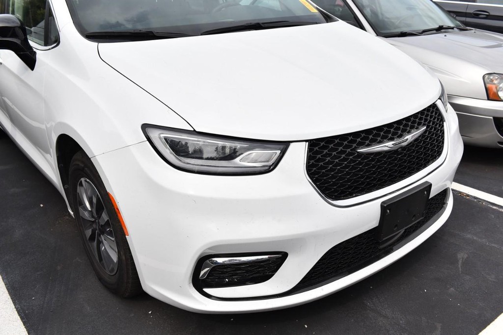 Chrysler Pacifica Vehicle Full-screen Gallery Image 4
