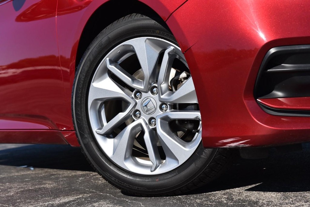 Honda Accord Sedan Vehicle Full-screen Gallery Image 3