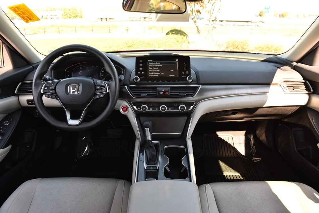 Honda Accord Sedan Vehicle Full-screen Gallery Image 7