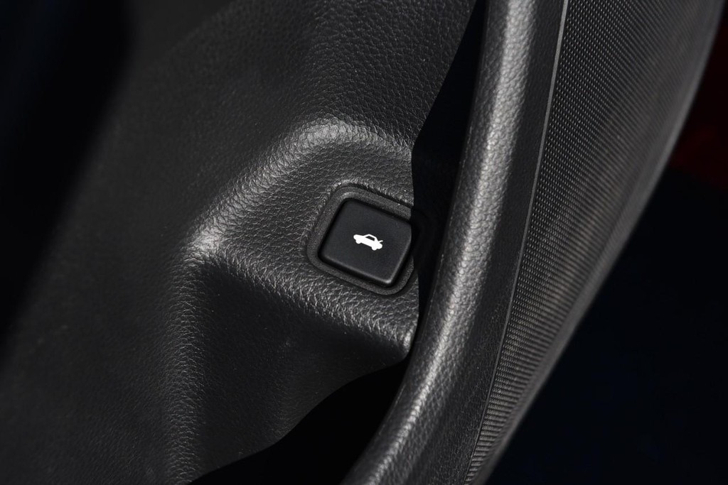 Honda Accord Sedan Vehicle Full-screen Gallery Image 9