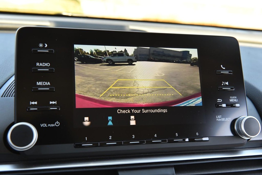 Honda Accord Sedan Vehicle Full-screen Gallery Image 12
