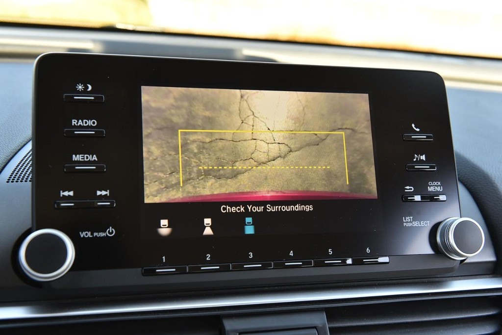 Honda Accord Sedan Vehicle Full-screen Gallery Image 13
