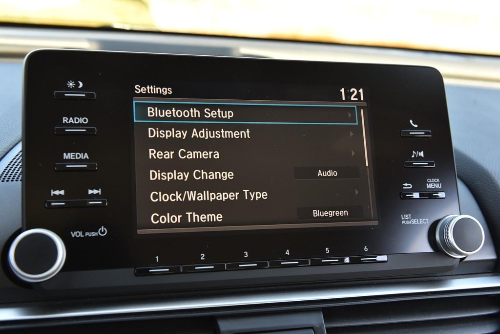 Honda Accord Sedan Vehicle Full-screen Gallery Image 14