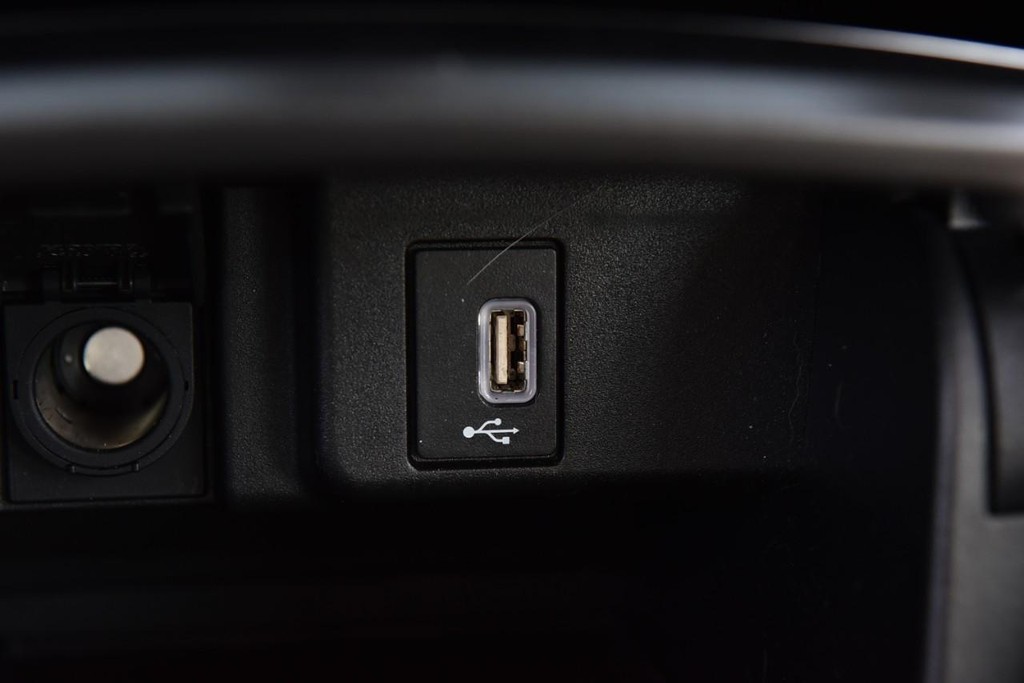 Honda Accord Sedan Vehicle Full-screen Gallery Image 16