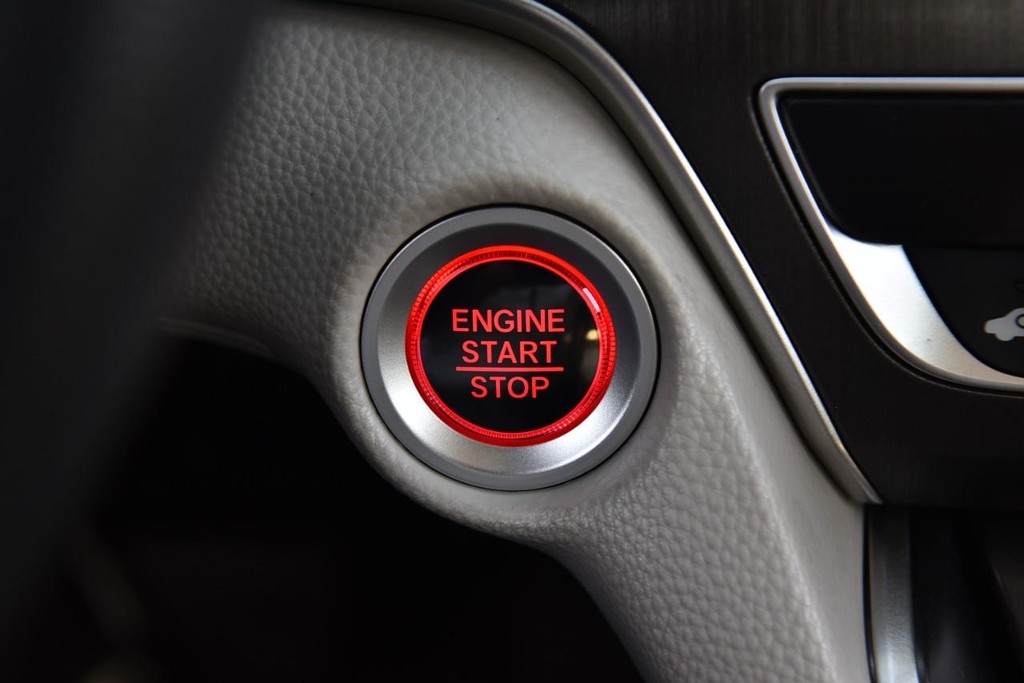 Honda Accord Sedan Vehicle Full-screen Gallery Image 18