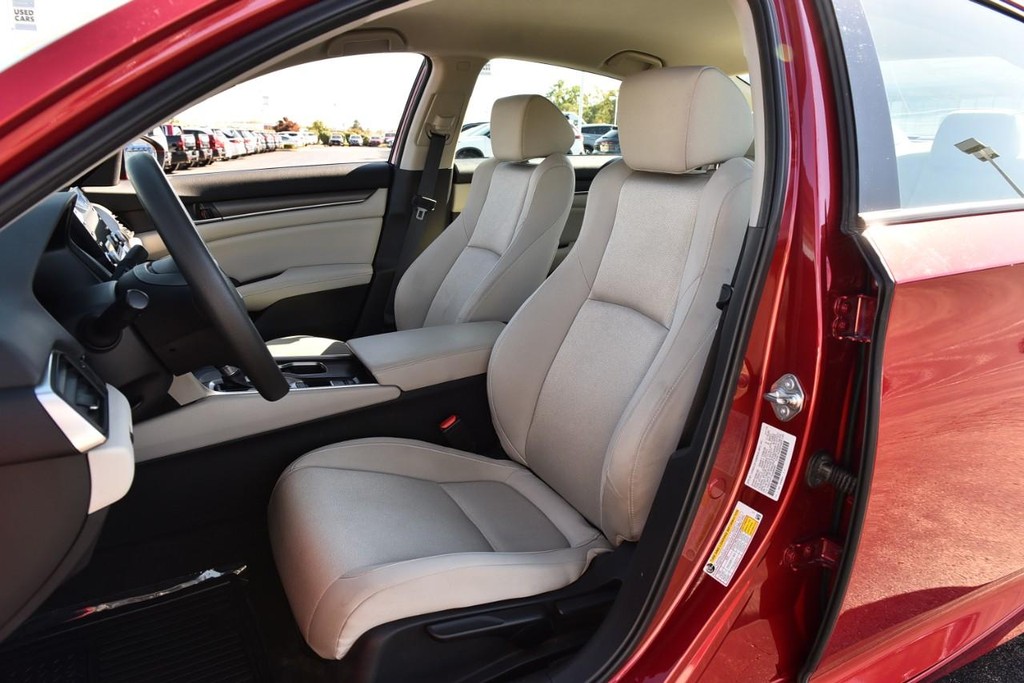 Honda Accord Sedan Vehicle Full-screen Gallery Image 20