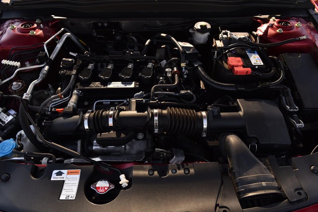 Honda Accord Sedan Vehicle Full-screen Gallery Image 24