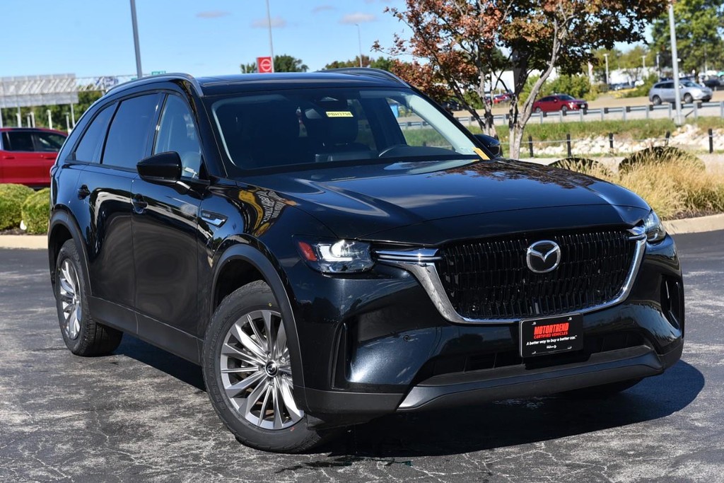 Mazda CX-90 Vehicle Full-screen Gallery Image 2