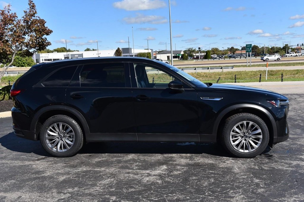 Mazda CX-90 Vehicle Full-screen Gallery Image 5