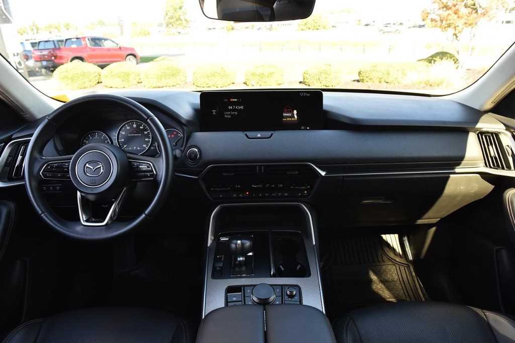 Mazda CX-90 Vehicle Full-screen Gallery Image 7