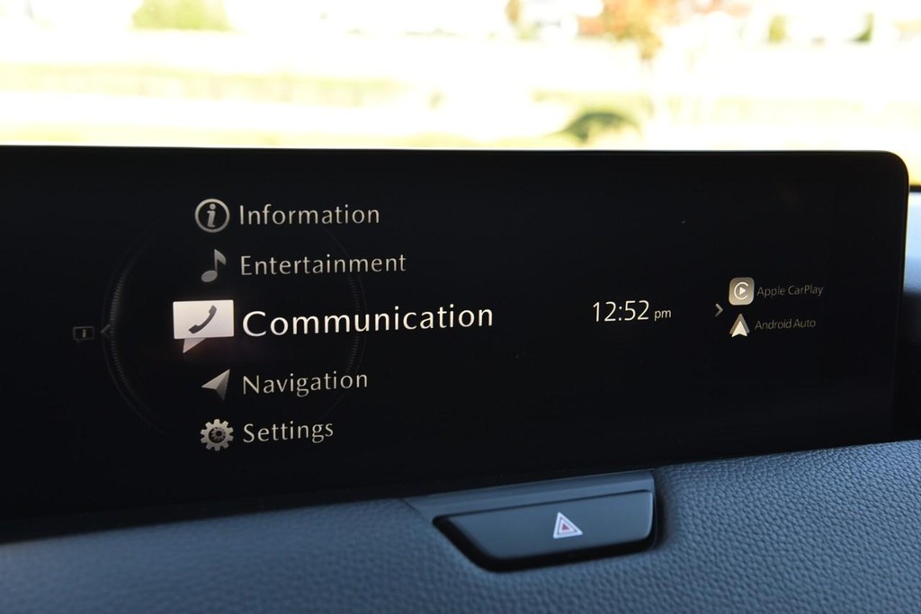 Mazda CX-90 Vehicle Full-screen Gallery Image 13