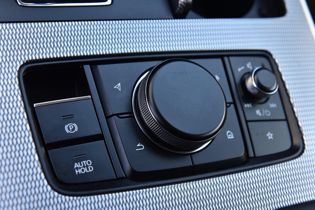 Mazda CX-90 Vehicle Full-screen Gallery Image 17