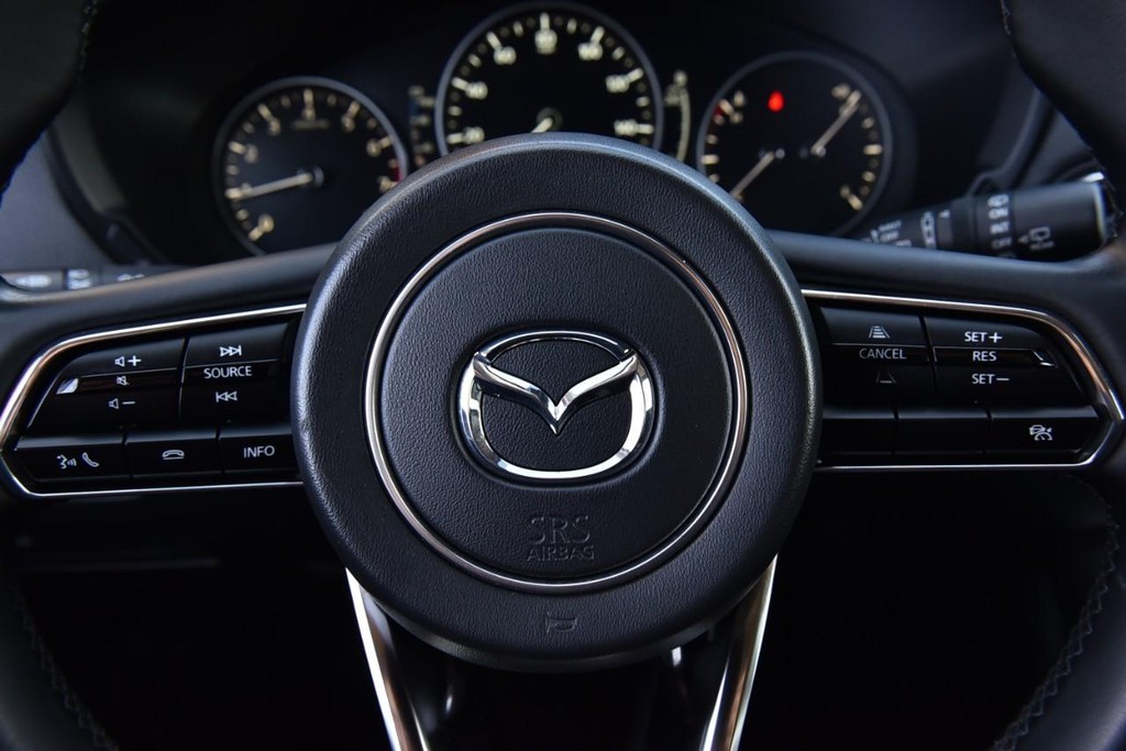 Mazda CX-90 Vehicle Full-screen Gallery Image 18