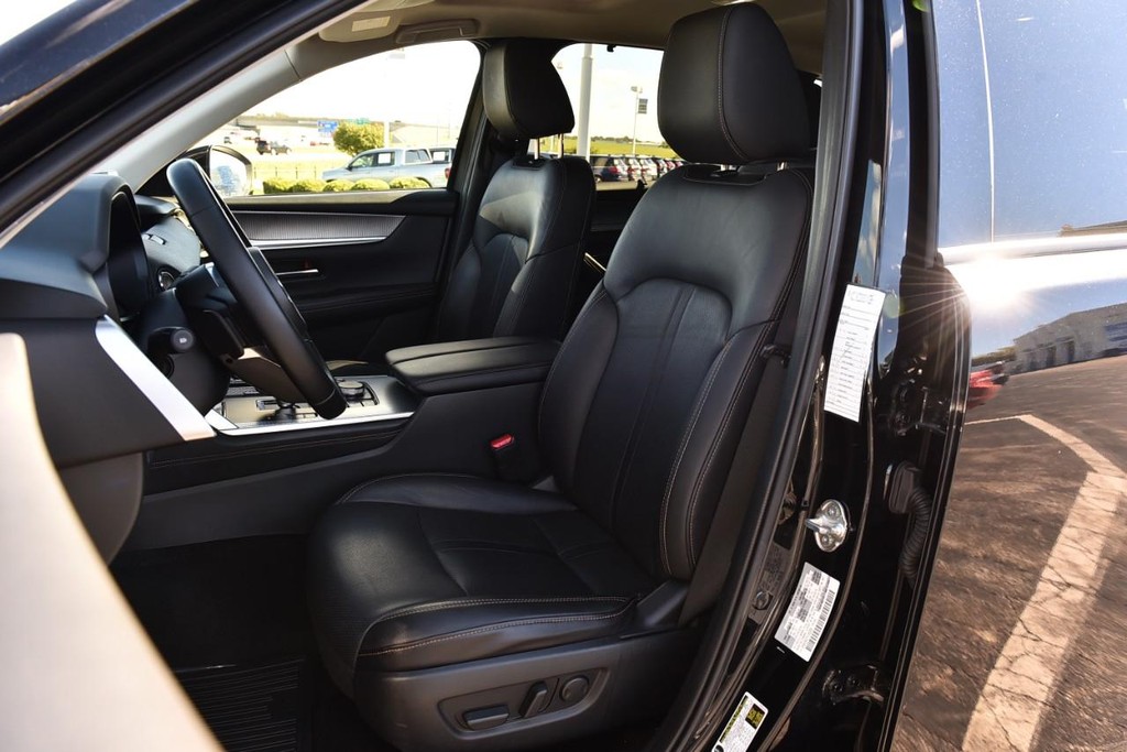 Mazda CX-90 Vehicle Full-screen Gallery Image 19