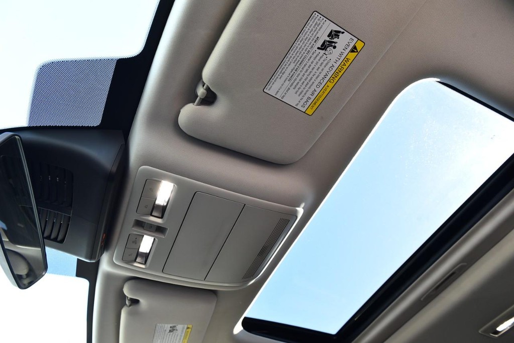 Mazda CX-90 Vehicle Full-screen Gallery Image 21
