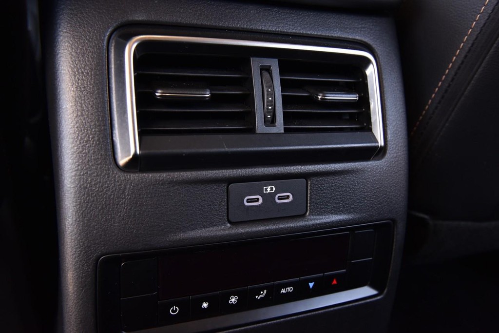 Mazda CX-90 Vehicle Full-screen Gallery Image 23