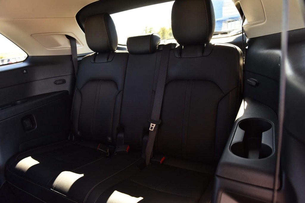 Mazda CX-90 Vehicle Full-screen Gallery Image 24