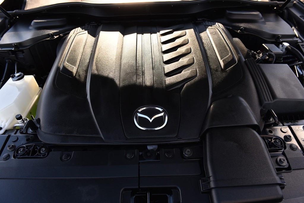 Mazda CX-90 Vehicle Full-screen Gallery Image 27
