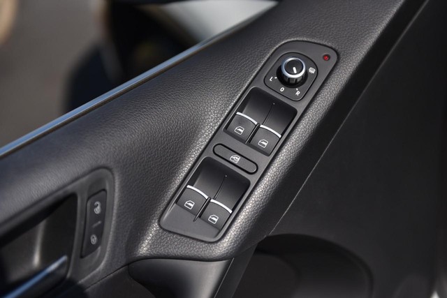 Volkswagen Tiguan Vehicle Image 07