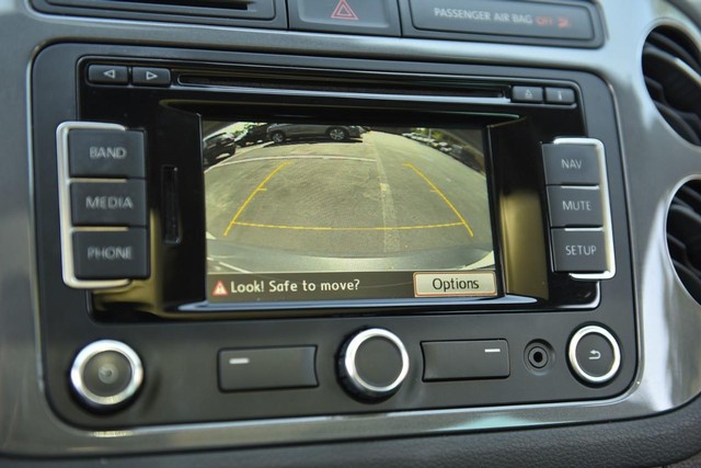 Volkswagen Tiguan Vehicle Image 11