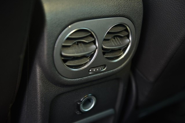 Volkswagen Tiguan Vehicle Image 21