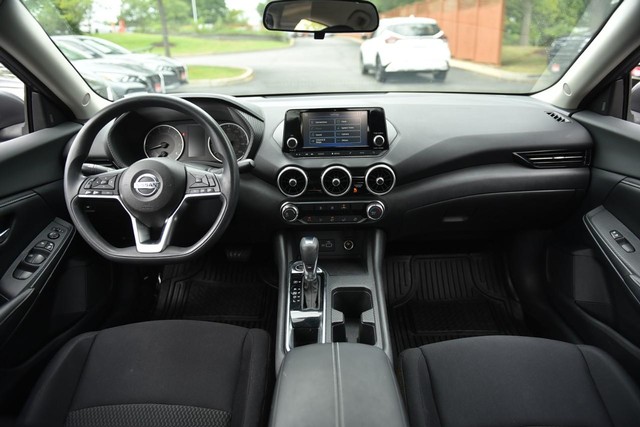 Nissan Sentra Vehicle Image 06