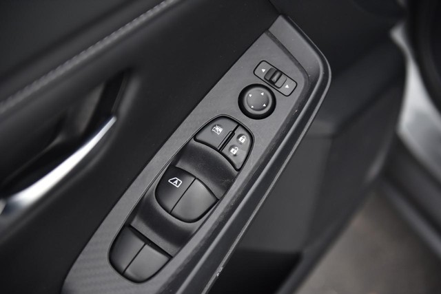 Nissan Sentra Vehicle Image 07