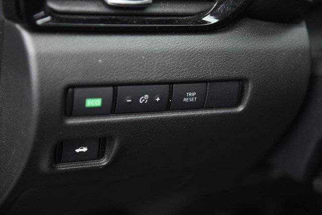 Nissan Sentra Vehicle Image 09