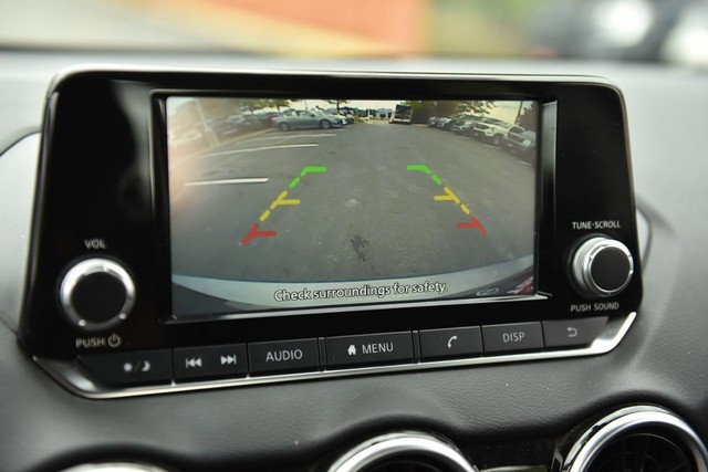 Nissan Sentra Vehicle Image 11