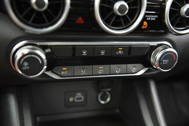 Nissan Sentra Vehicle Image 12