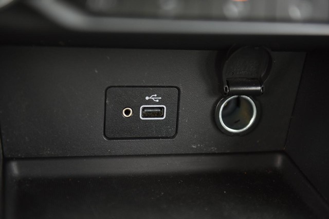 Nissan Sentra Vehicle Image 13