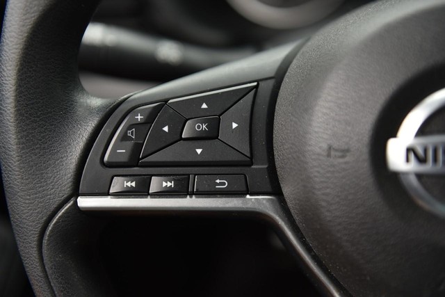 Nissan Sentra Vehicle Image 17