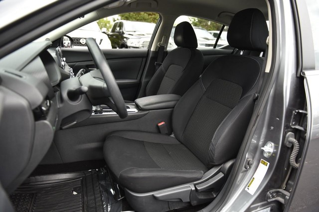 Nissan Sentra Vehicle Image 18