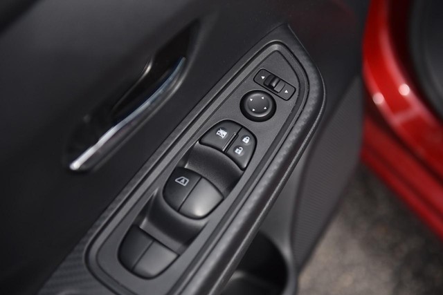 Nissan Versa Vehicle Image 07