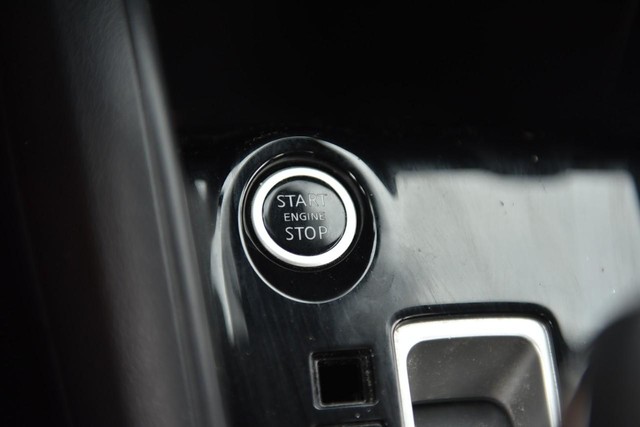 Nissan Versa Vehicle Image 13