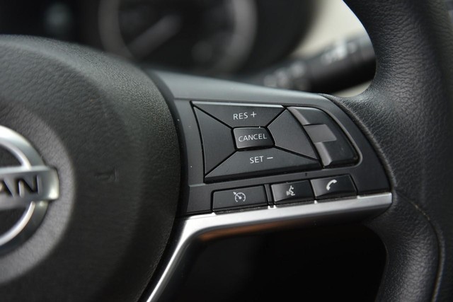 Nissan Versa Vehicle Image 15