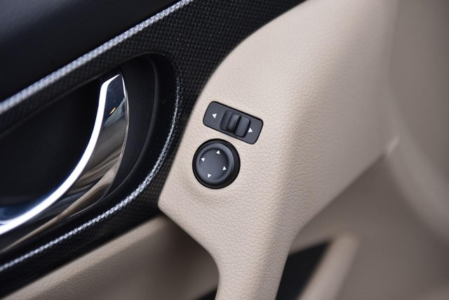 Nissan Rogue Vehicle Image 08