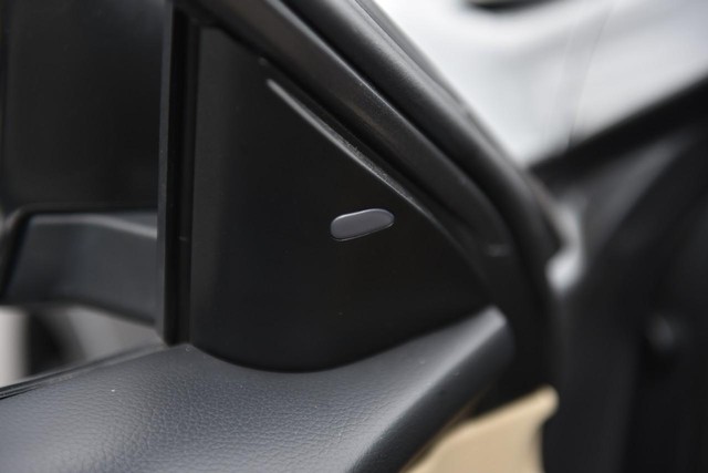 Nissan Rogue Vehicle Image 09