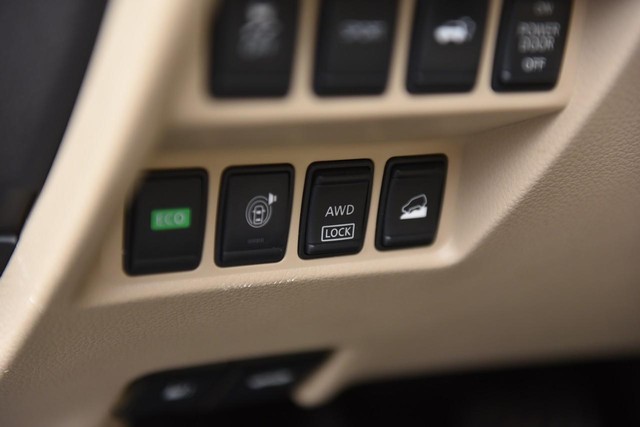 Nissan Rogue Vehicle Image 12