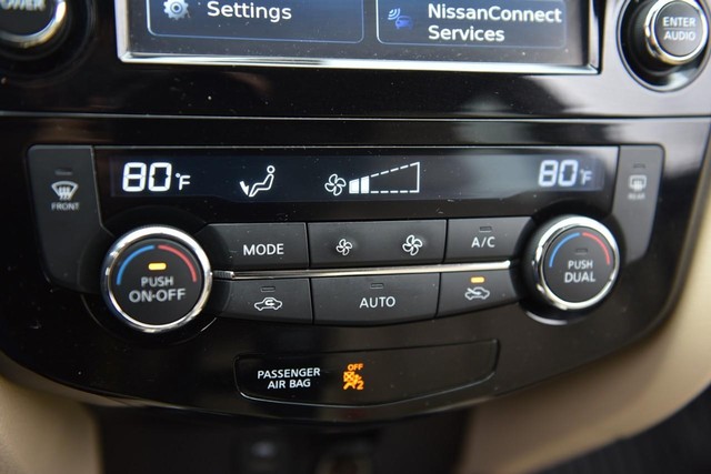 Nissan Rogue Vehicle Image 15