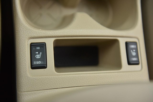 Nissan Rogue Vehicle Image 17